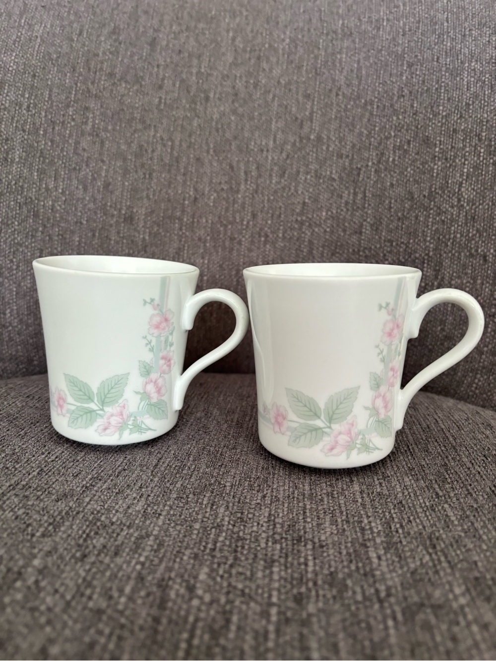 Corning Ware Corelle Veranda coffee mugs set of two Floral pink green white